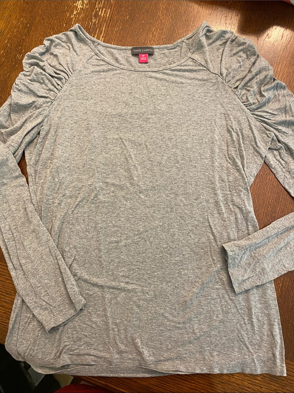 Vince Camuto Heather Gray Long-Sleeve Ruched Shoulder Tee